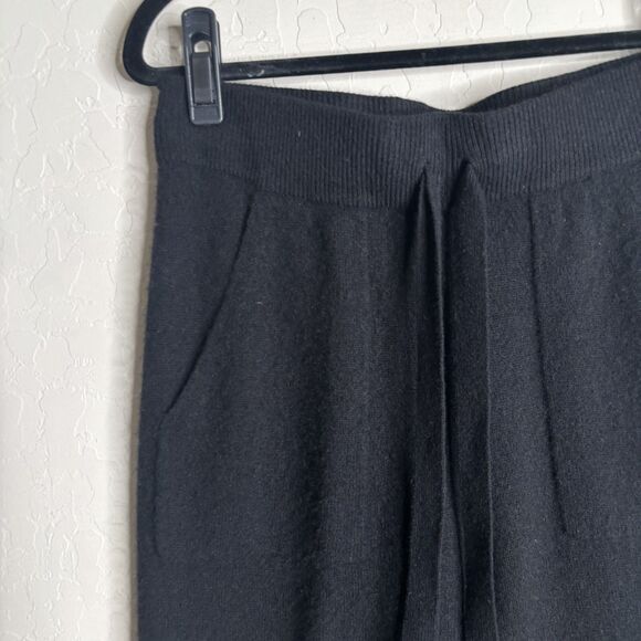 Crush Cashmere Black Jogger Sweatpants - Picture 3 of 8